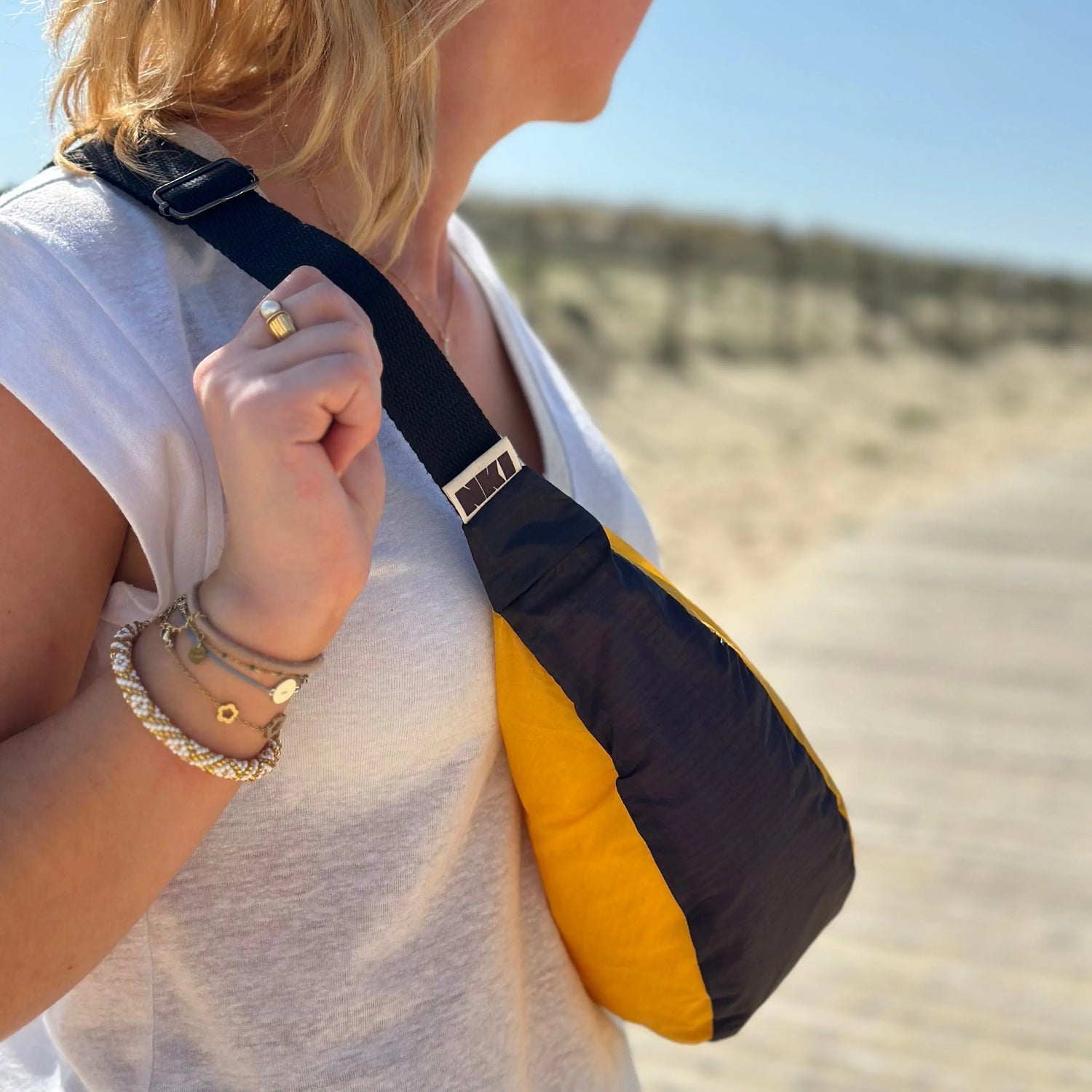 LES-SACOCHES-BANANES-AURA NKIUP